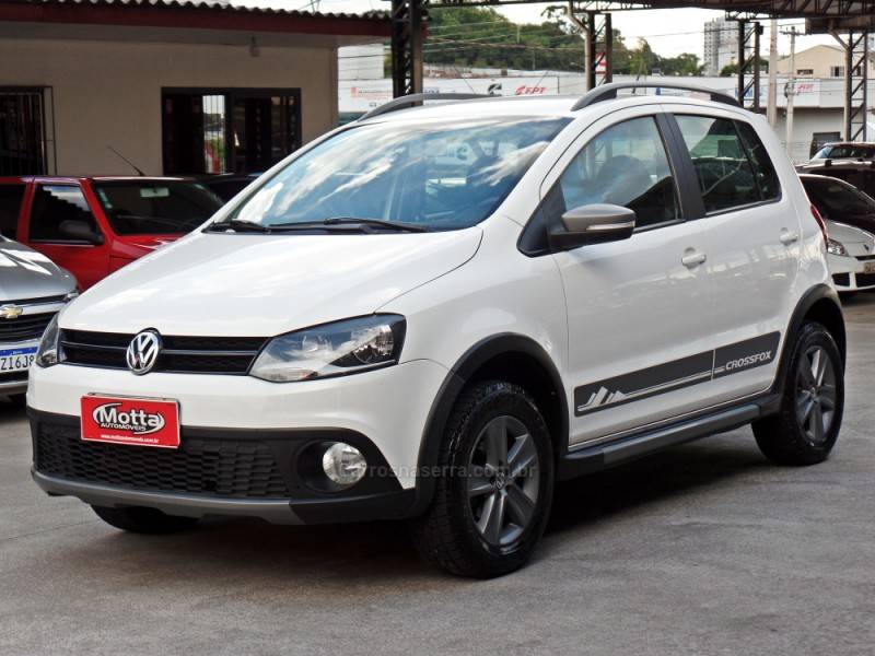 VOLKSWAGEN - CROSSFOX - 2011/2012 - Branca - R$ 44.800,00