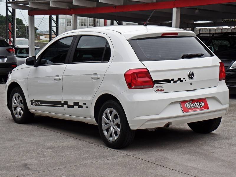 VOLKSWAGEN - GOL - 2021/2022 - Branca - R$ 52.800,00