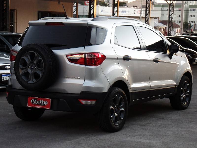 FORD - ECOSPORT - 2017/2018 - Prata - R$ 75.800,00