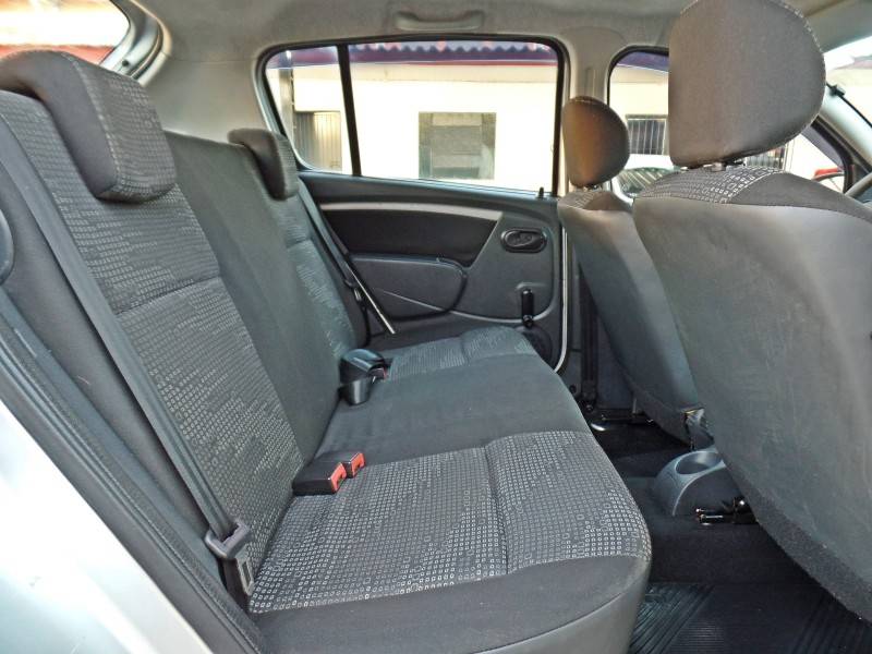 RENAULT - SANDERO - 2009/2010 - Prata - R$ 28.800,00