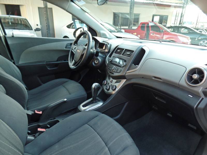 CHEVROLET - SONIC - 2012/2013 - Branca - R$ 39.900,00