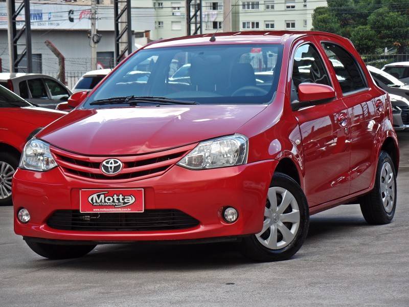 TOYOTA - ETIOS - 2014/2014 - Vermelha - Sob Consulta