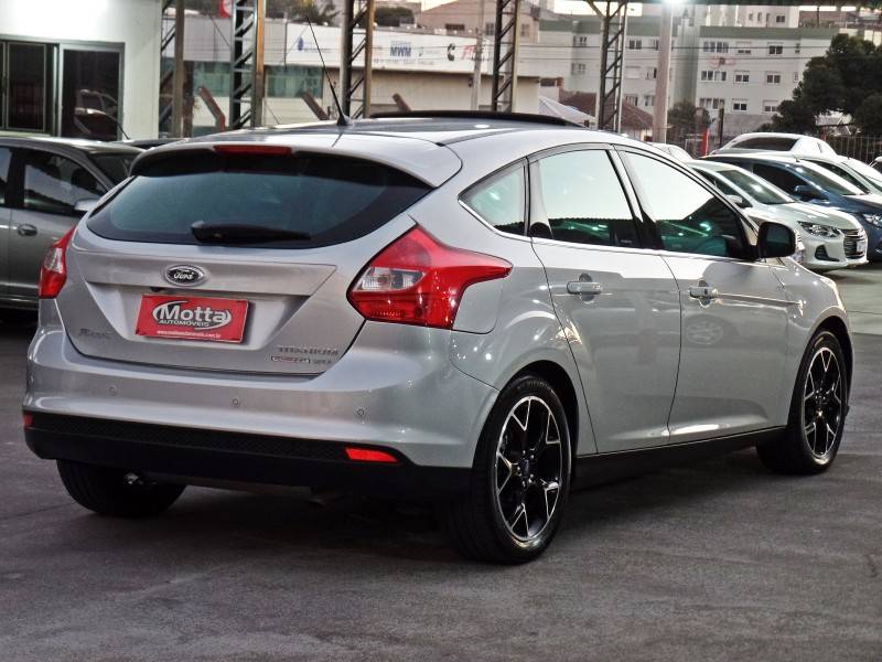 FORD - FOCUS - 2014/2015 - Prata - R$ 64.800,00