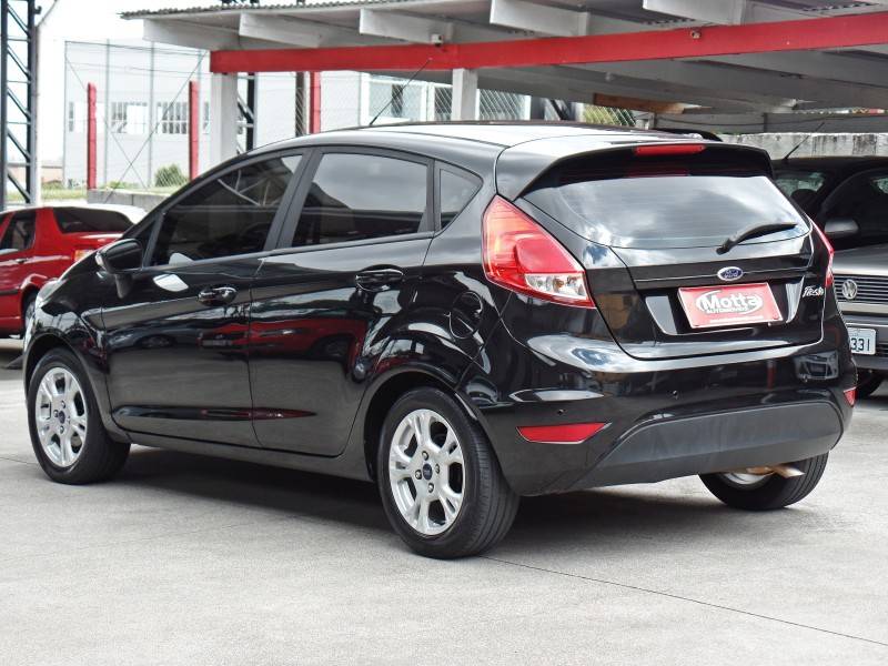 FORD - FIESTA - 2013/2014 - Preta - R$ 43.800,00