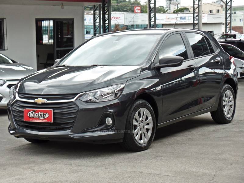 CHEVROLET - ONIX - 2023/2024 - Cinza - R$ 94.900,00