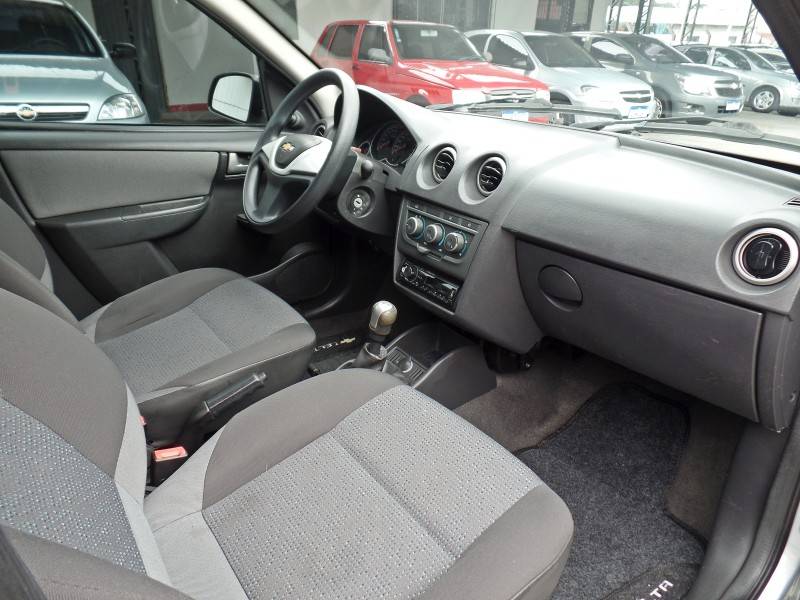 CHEVROLET - CELTA - 2011/2012 - Prata - R$ 31.800,00