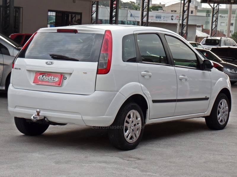 FORD - FIESTA - 2013/2014 - Branca - R$ 37.800,00