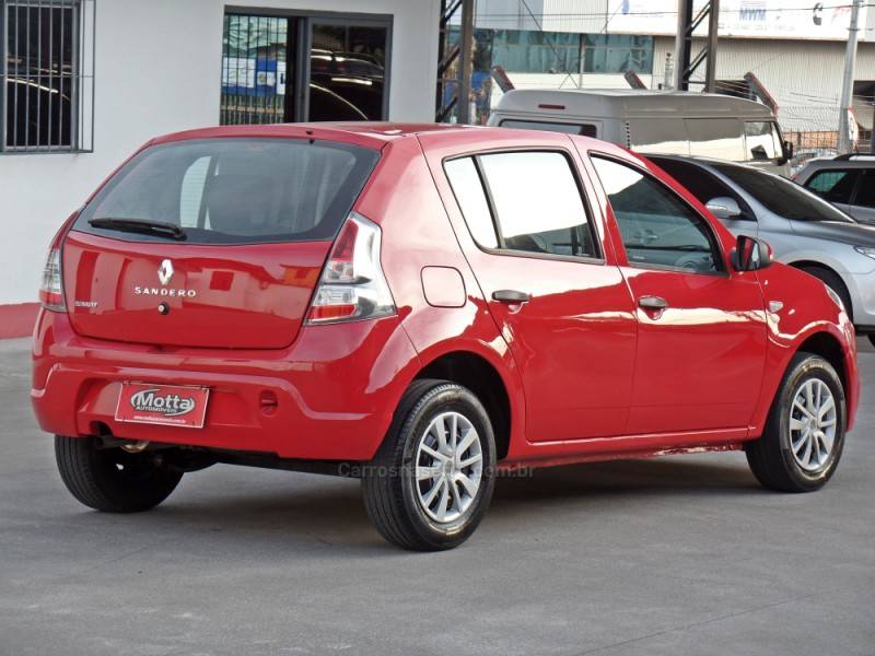 RENAULT - SANDERO - 2013/2014 - Vermelha - R$ 31.800,00