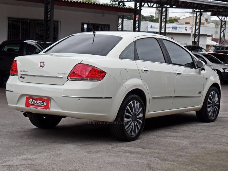 FIAT - LINEA - 2013/2014 - Branca - R$ 39.800,00