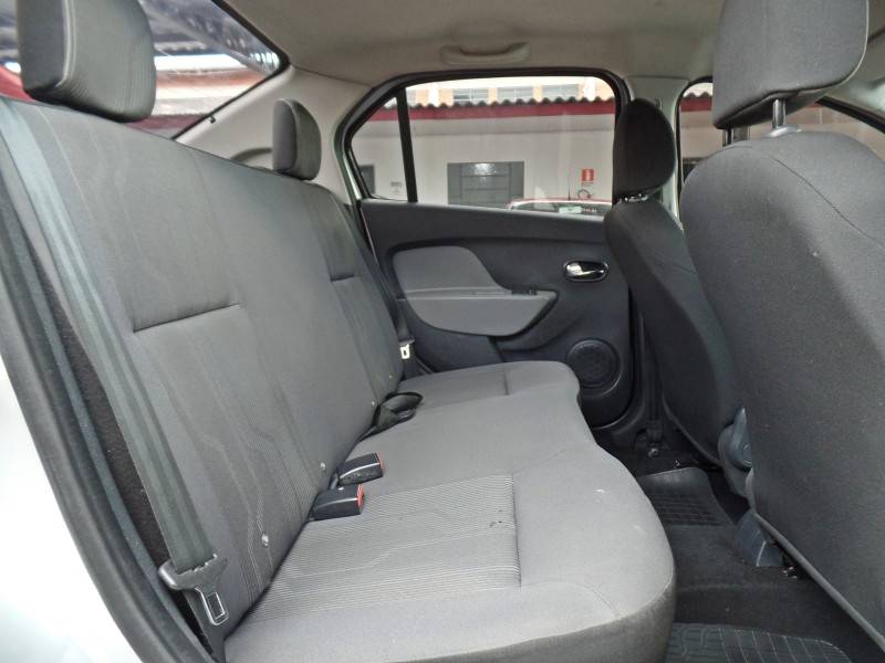 RENAULT - LOGAN - 2018/2019 - Prata - Sob Consulta