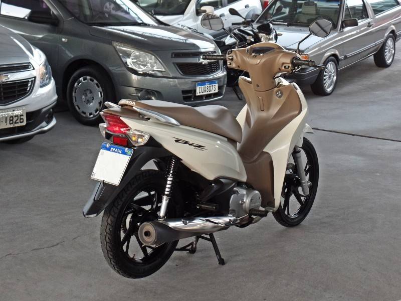 HONDA - BIZ 125 - 2021/2021 - Branca - R$ 16.500,00