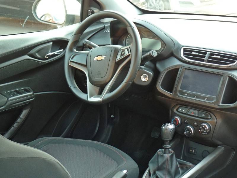 CHEVROLET - ONIX - 2015/2016 - Branca - R$ 54.800,00