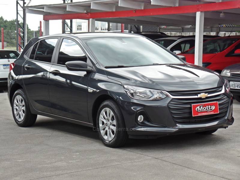 CHEVROLET - ONIX - 2023/2024 - Cinza - R$ 94.900,00