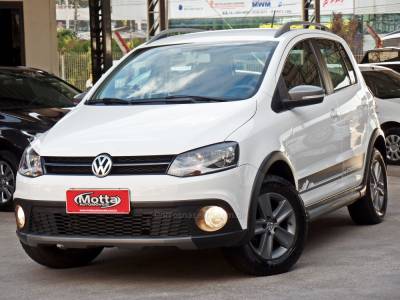 VOLKSWAGEN - CROSSFOX - 2011/2012 - Branca - R$ 44.800,00