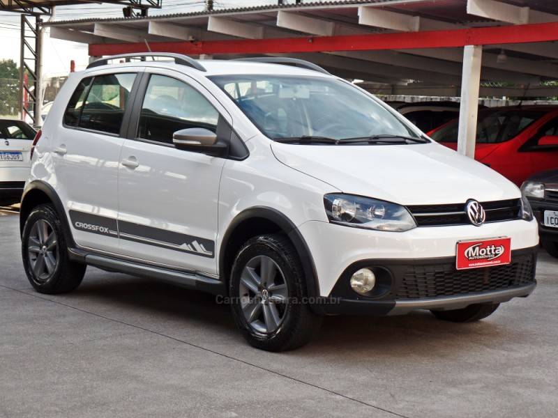 VOLKSWAGEN - CROSSFOX - 2011/2012 - Branca - R$ 44.800,00