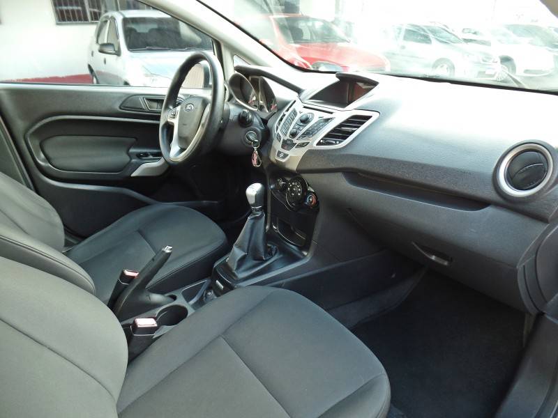 FORD - FIESTA - 2012/2012 - Prata - R$ 39.800,00
