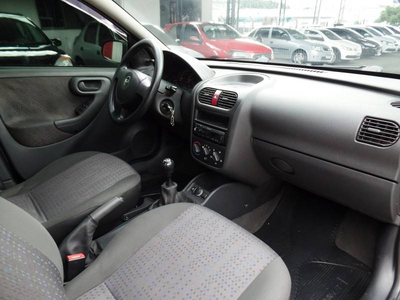 CHEVROLET - CORSA - 2011/2012 - Cinza - R$ 32.800,00