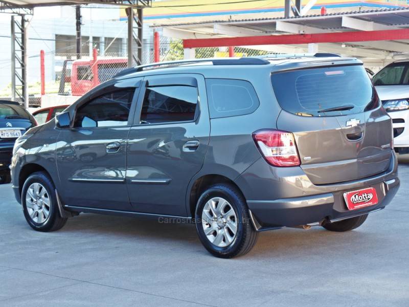 CHEVROLET - SPIN - 2013/2014 - Cinza - R$ 56.800,00