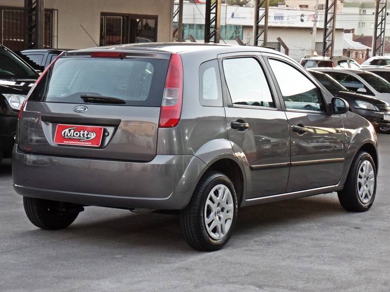 FORD - FIESTA - 2004/2004 - Cinza - R$ 21.900,00