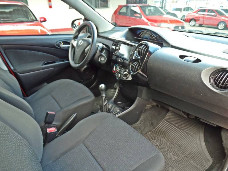 TOYOTA - ETIOS - 2014/2014 - Vermelha - Sob Consulta
