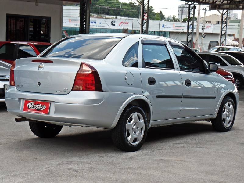 CHEVROLET - CORSA - 2009/2010 - Prata - R$ 31.800,00
