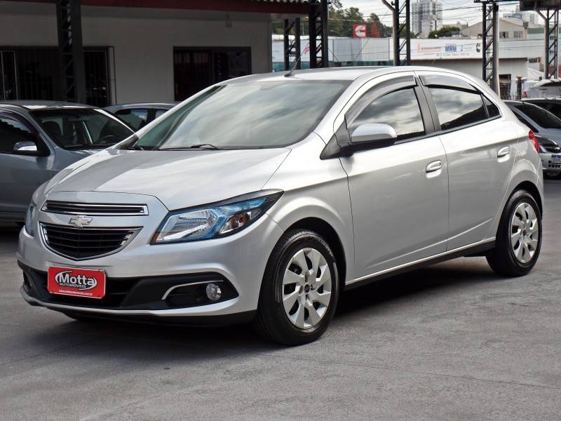 CHEVROLET - ONIX - 2013/2013 - Prata - R$ 45.800,00
