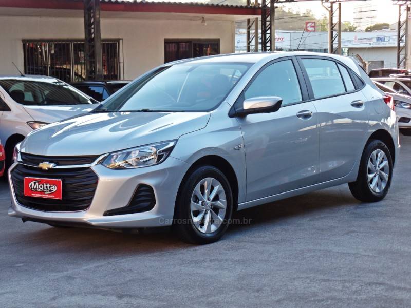 CHEVROLET - ONIX - 2022/2023 - Prata - R$ 74.800,00