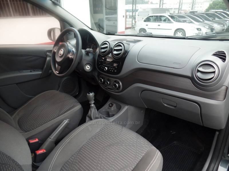 FIAT - PALIO - 2014/2015 - Cinza - R$ 44.500,00