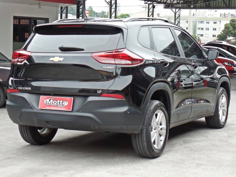 CHEVROLET - TRACKER - 2022/2023 - Preta - R$ 109.500,00