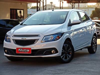 CHEVROLET - ONIX - 2015/2016 - Branca - R$ 54.800,00