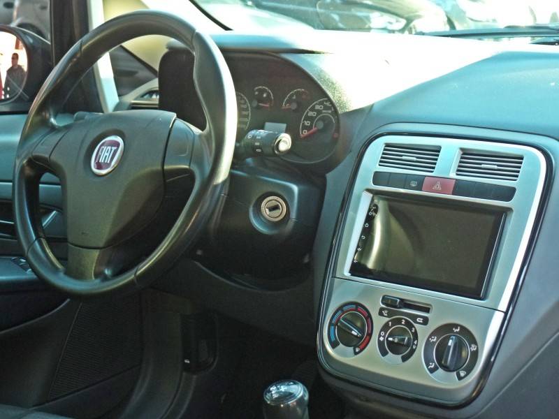 FIAT - PUNTO - 2011/2011 - Preta - R$ 35.800,00