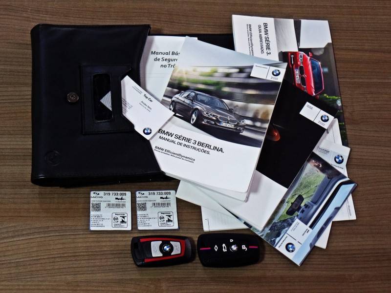 BMW - 328I - 2015/2015 - Cinza - R$ 135.800,00