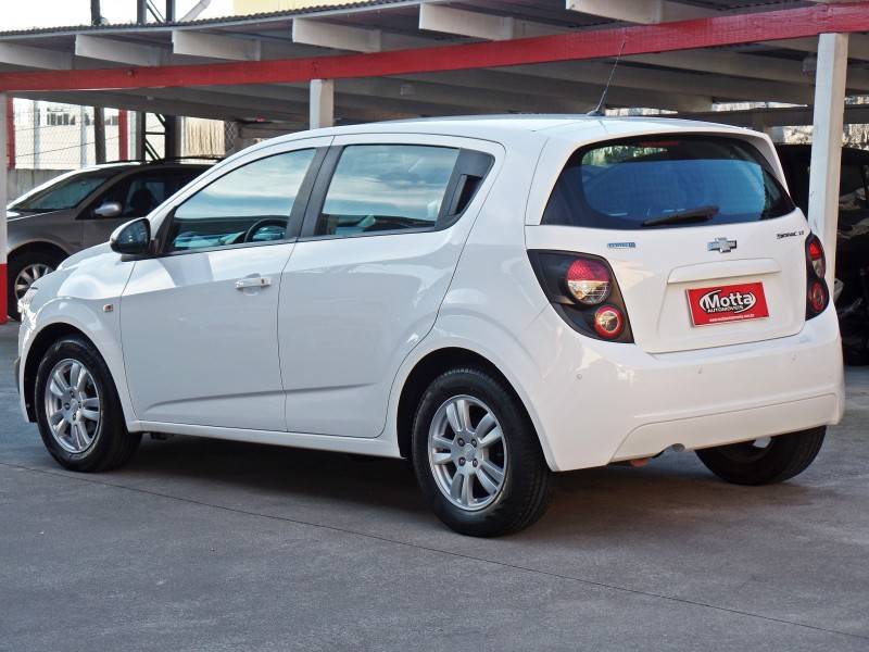 CHEVROLET - SONIC - 2012/2013 - Branca - R$ 39.900,00