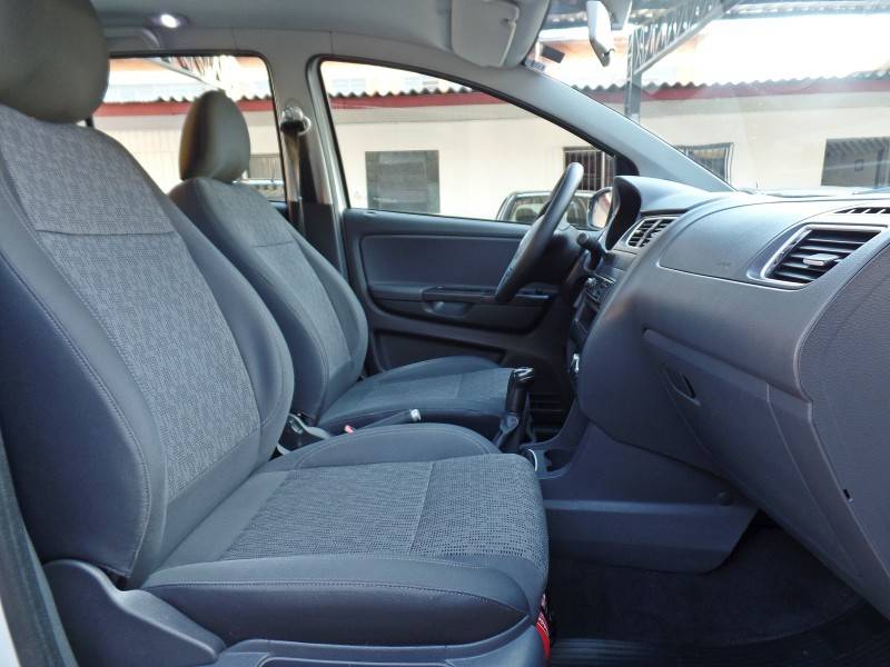 VOLKSWAGEN - SPACEFOX - 2012/2013 - Branca - R$ 44.800,00