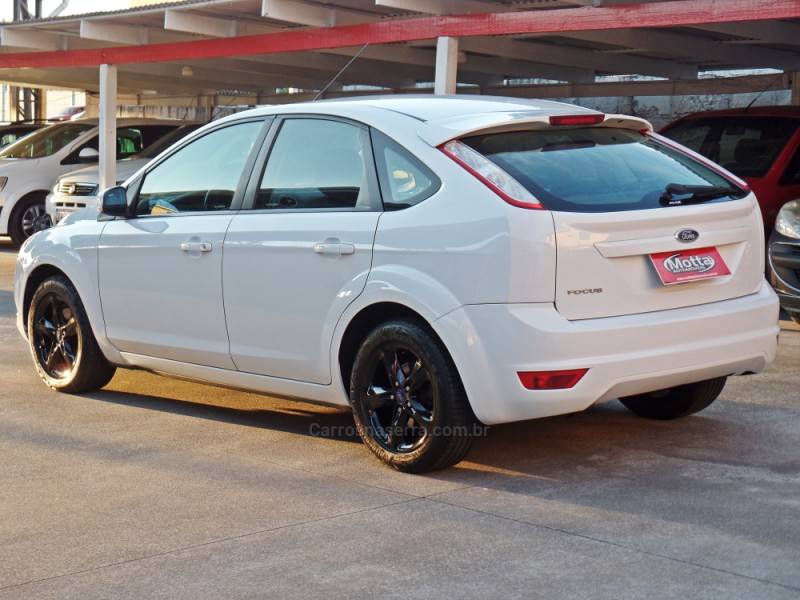 FORD - FOCUS - 2012/2012 - Branca - R$ 43.900,00