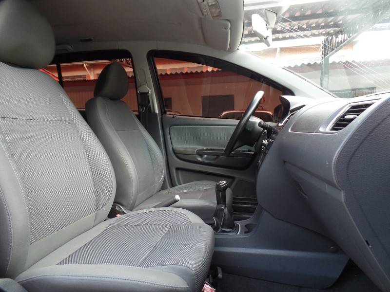 VOLKSWAGEN - FOX - 2009/2010 - Preta - R$ 29.800,00