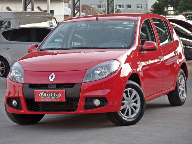 RENAULT - SANDERO - 2013/2014 - Vermelha - R$ 31.800,00