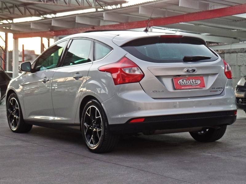 FORD - FOCUS - 2014/2015 - Prata - R$ 64.800,00