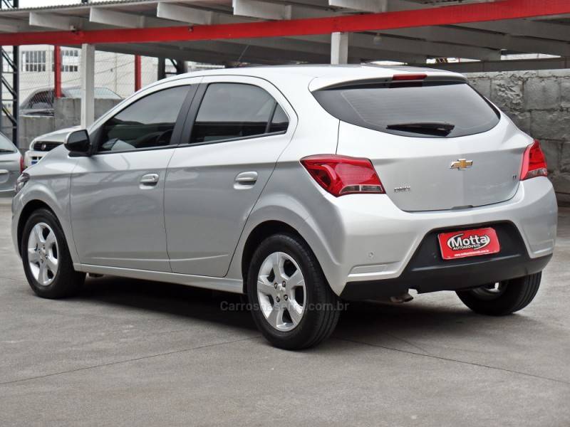 CHEVROLET - ONIX - 2019/2019 - Prata - R$ 68.800,00