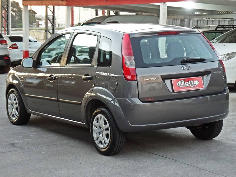 FORD - FIESTA - 2004/2004 - Cinza - R$ 21.900,00
