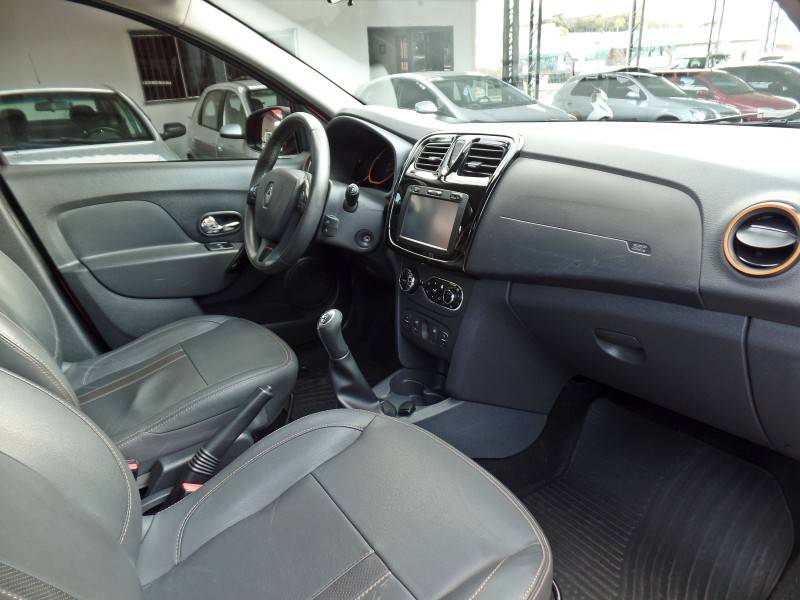 RENAULT - SANDERO - 2016/2016 - Vermelha - R$ 48.800,00