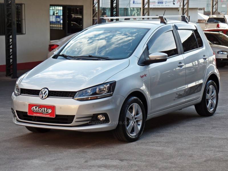 VOLKSWAGEN - FOX - 2015/2016 - Prata - R$ 54.800,00