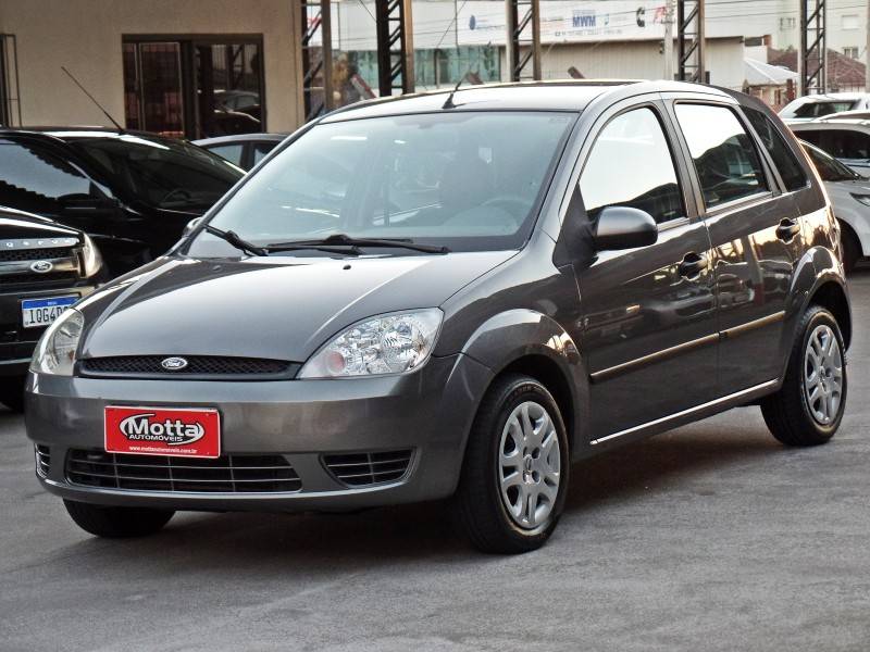 FORD - FIESTA - 2004/2004 - Cinza - R$ 21.900,00