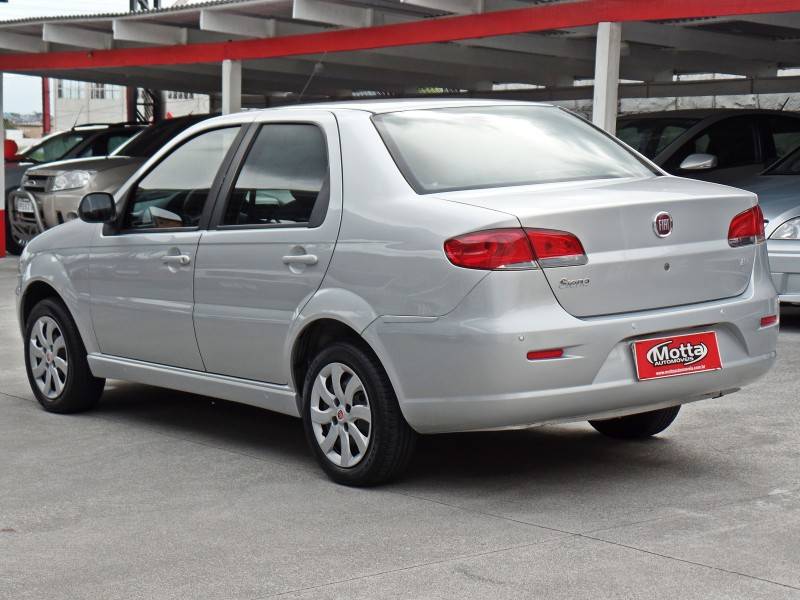 FIAT - SIENA - 2015/2015 - Prata - R$ 39.800,00