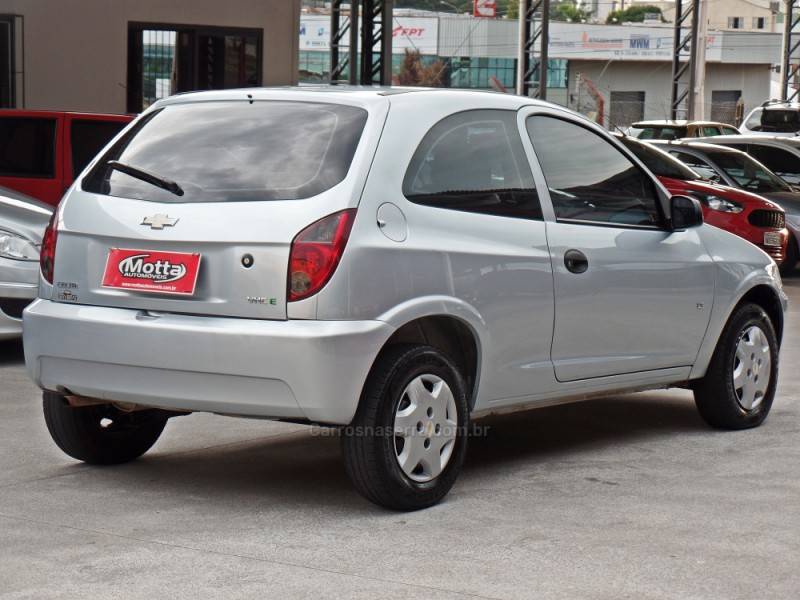 CHEVROLET - CELTA - 2011/2012 - Prata - R$ 23.900,00