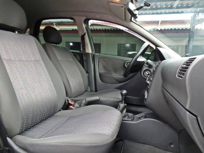 CHEVROLET - CORSA - 2011/2012 - Cinza - R$ 32.800,00