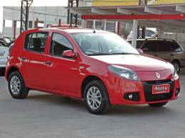 RENAULT - SANDERO - 2013/2014 - Vermelha - R$ 31.800,00