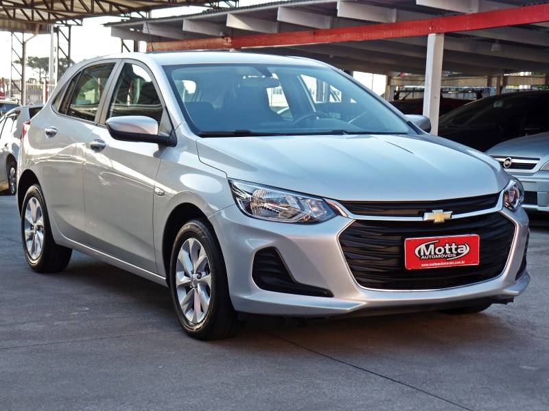CHEVROLET - ONIX - 2022/2023 - Prata - R$ 68.800,00
