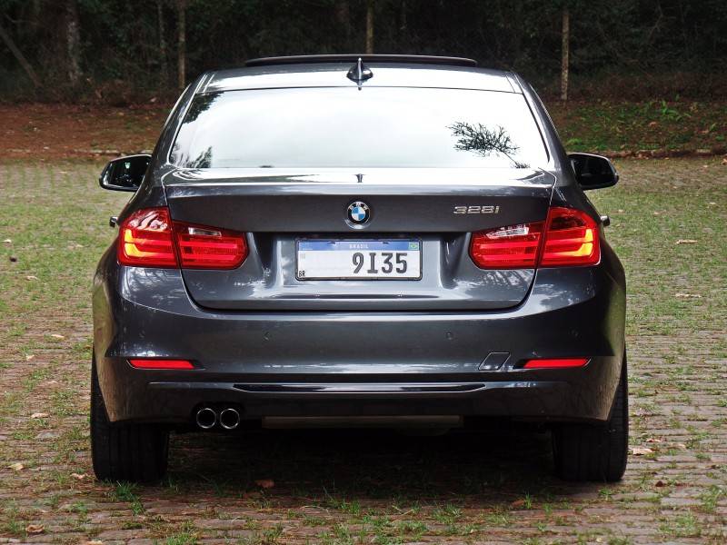BMW - 328I - 2015/2015 - Cinza - R$ 135.800,00