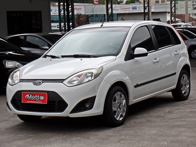 FORD - FIESTA - 2013/2014 - Branca - R$ 37.800,00